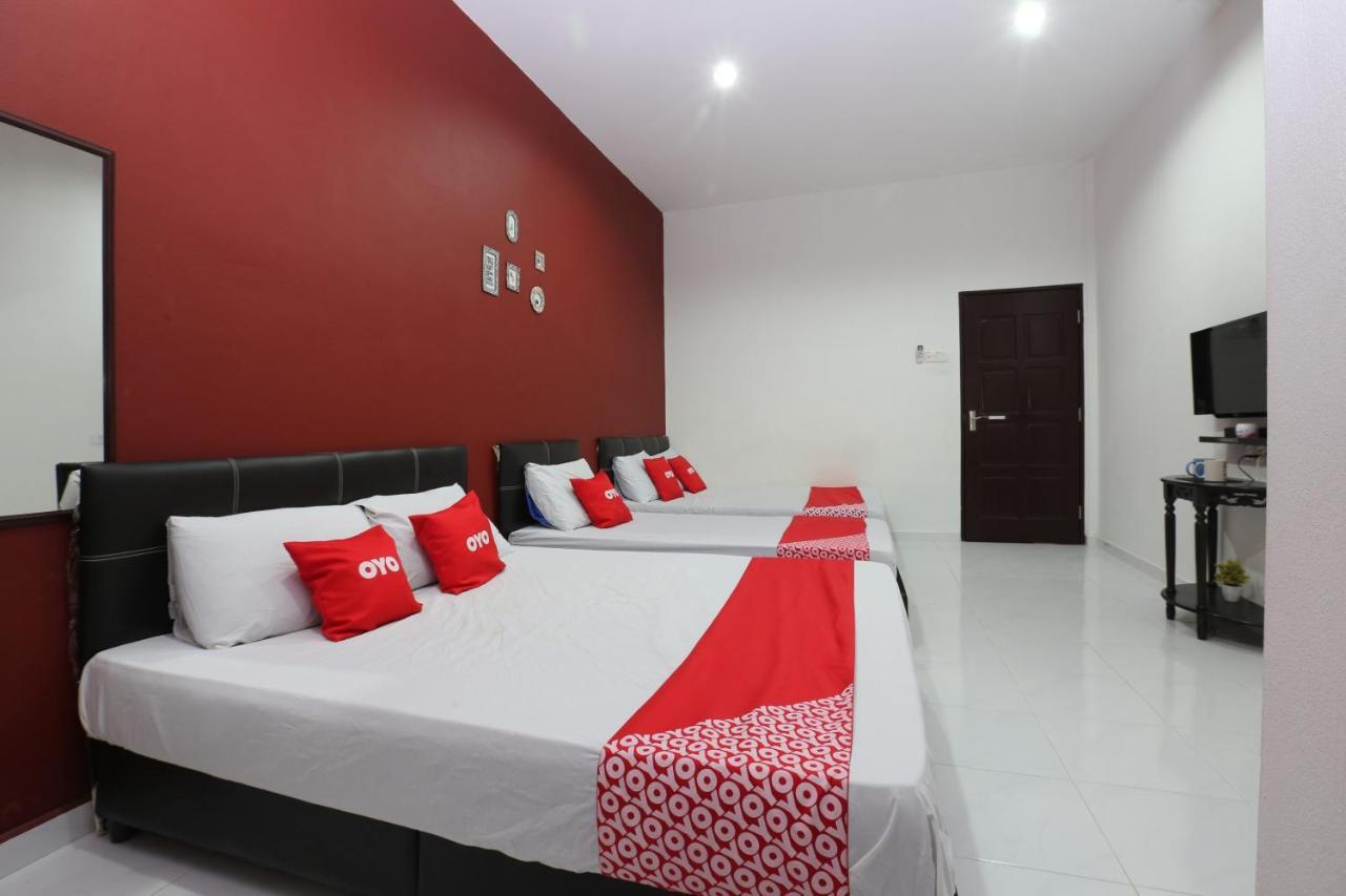 Oyo 90274 Wadi Isfa Inn Кота Бару Екстериор снимка