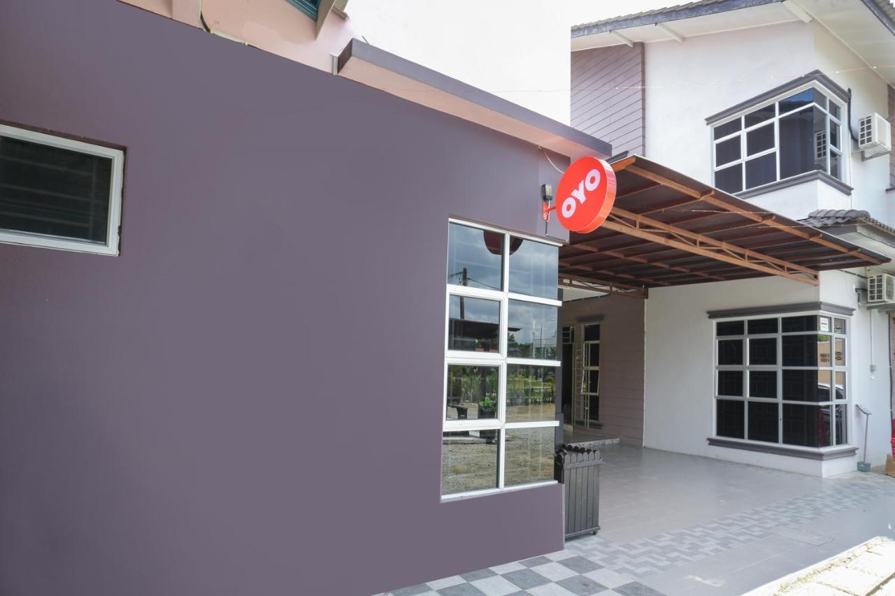 Oyo 90274 Wadi Isfa Inn Кота Бару Екстериор снимка