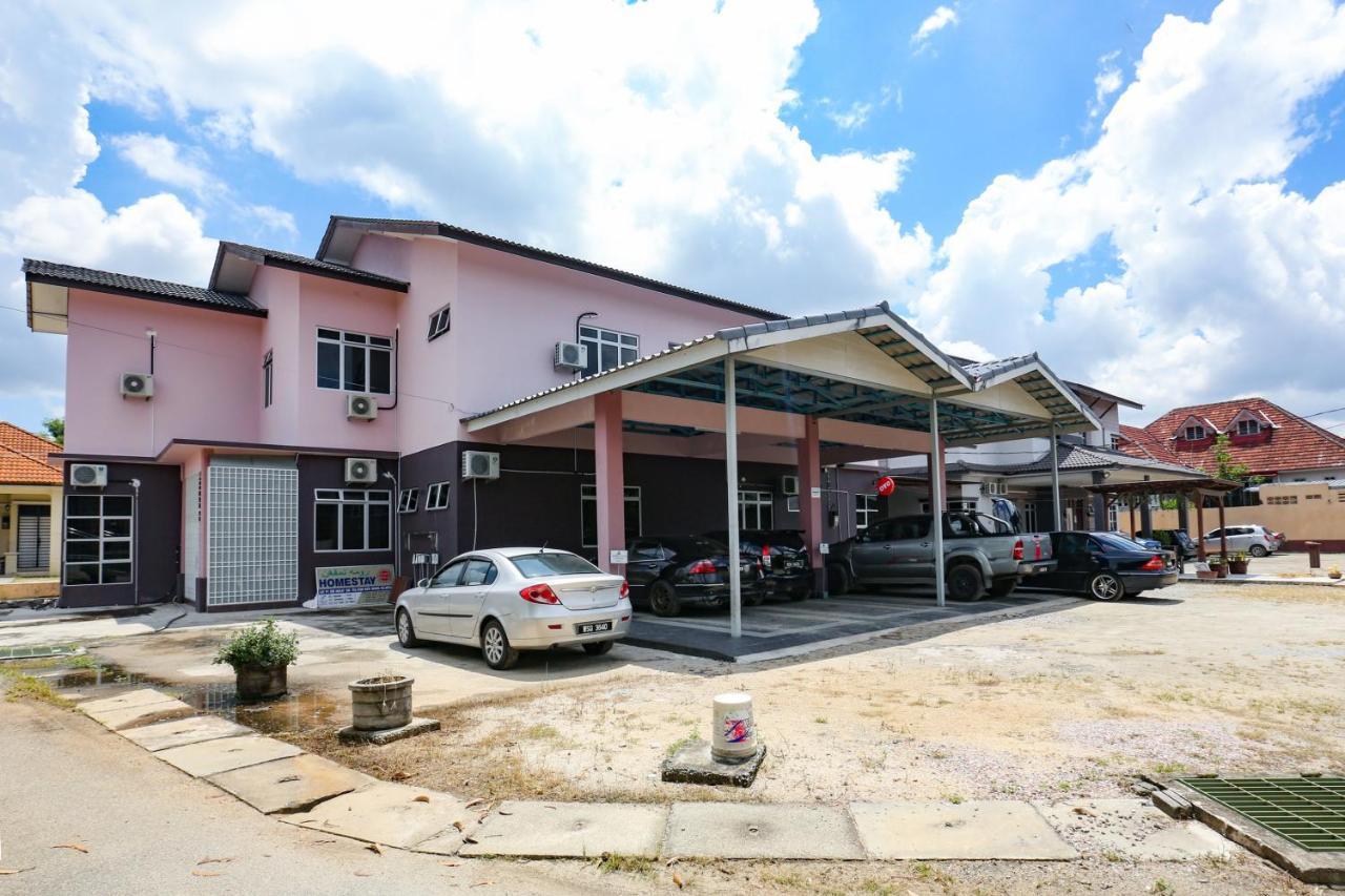 Oyo 90274 Wadi Isfa Inn Кота Бару Екстериор снимка