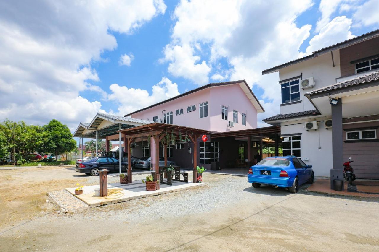 Oyo 90274 Wadi Isfa Inn Кота Бару Екстериор снимка
